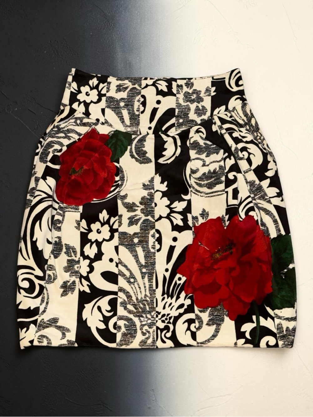 Byblos black-and-white patterned velvet skirt vintage made in Italy size 40